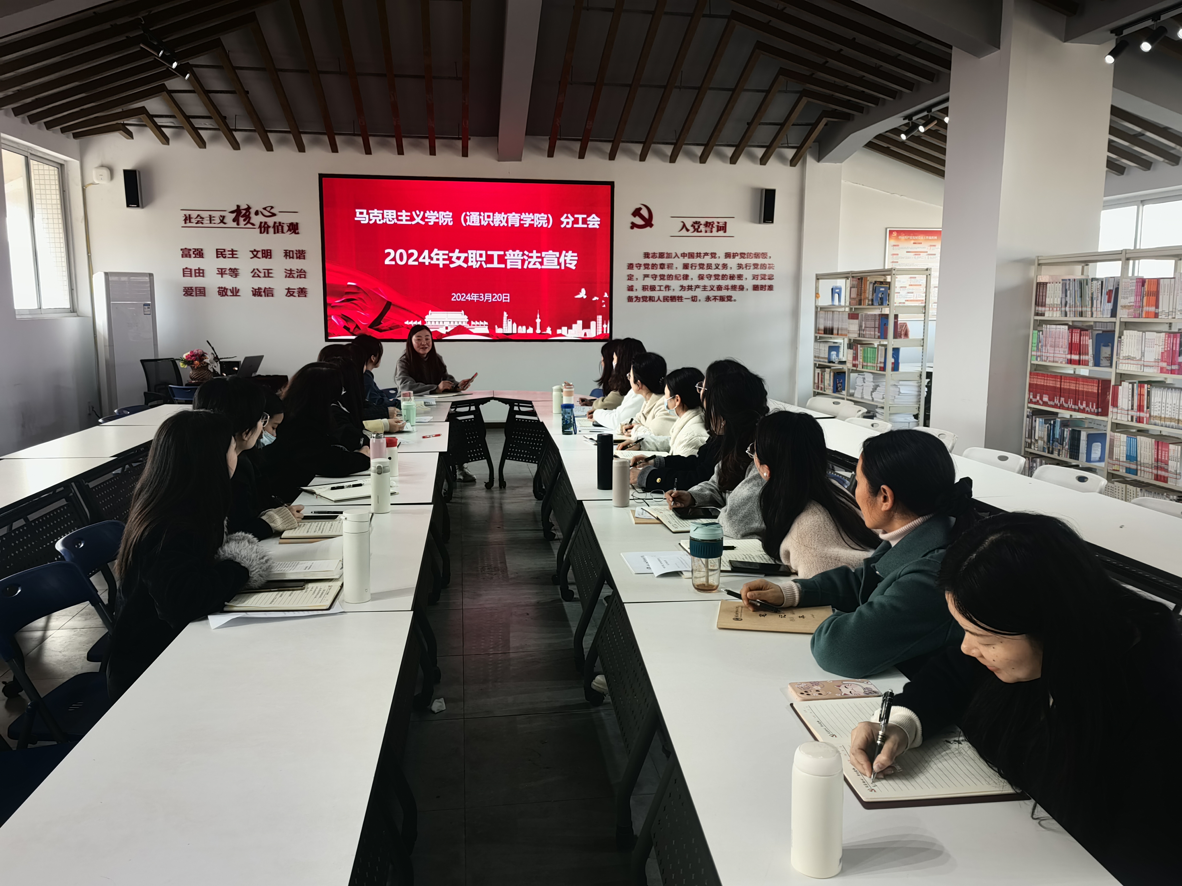 swag色情
分工会女教职工普法宣传.jpg